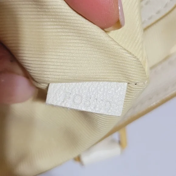Authentic Louis Vuitton Monogram Blanc Sabbia MM - Picture 4 of 16